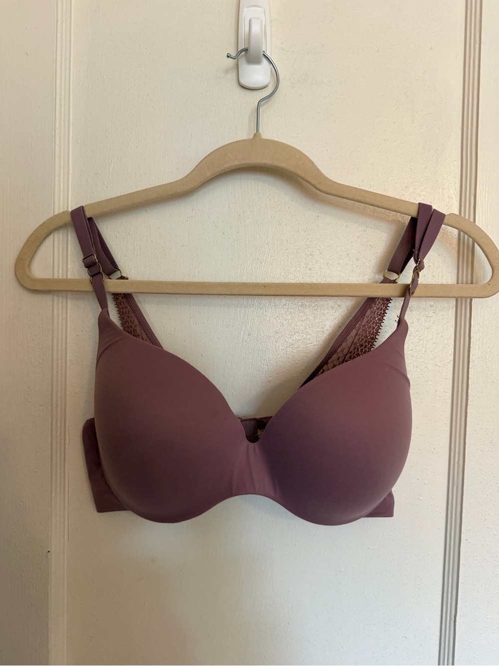 Victoria’s Secret Mauve T-Shirt Bra with Lace Trim - Women Intimates. 34/36D?